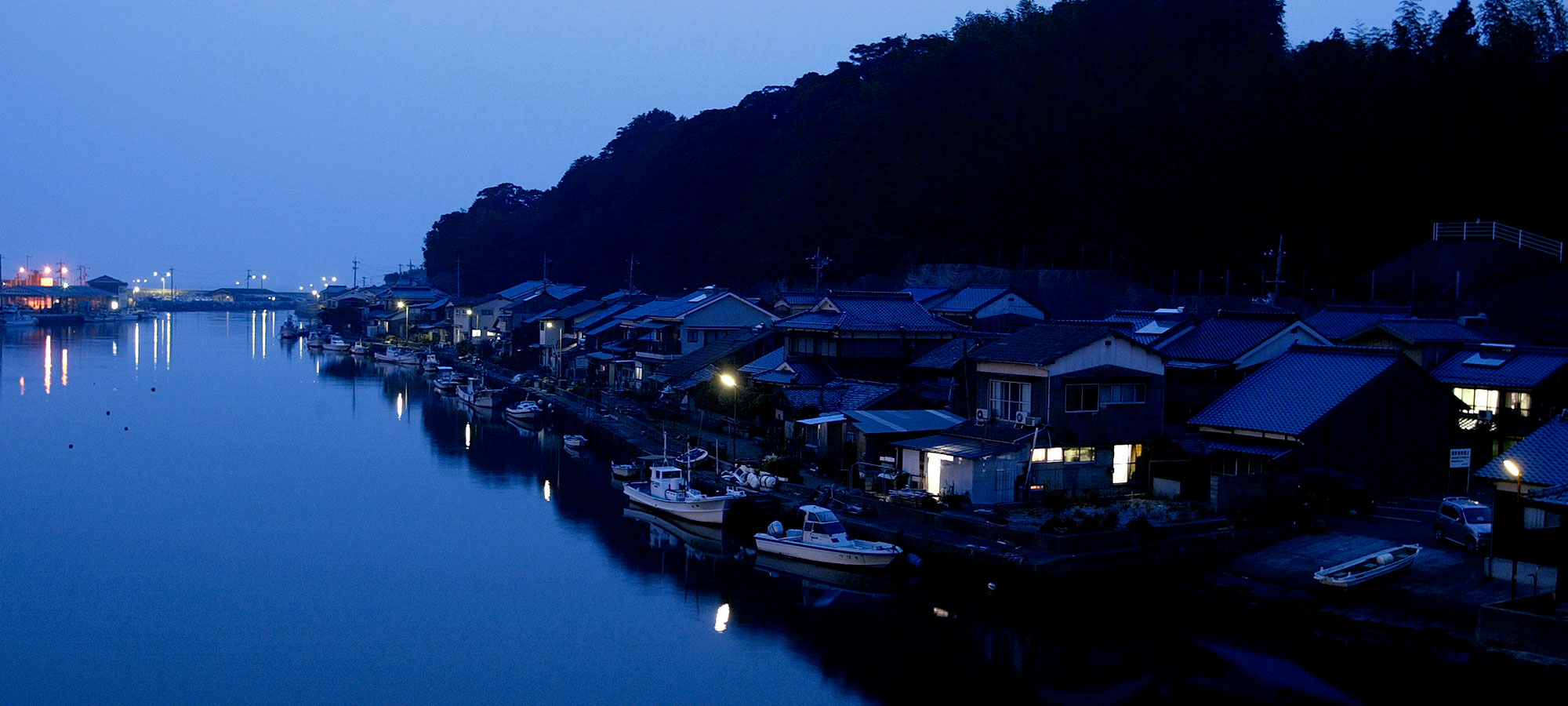 対岸の風景 夜の鶴江